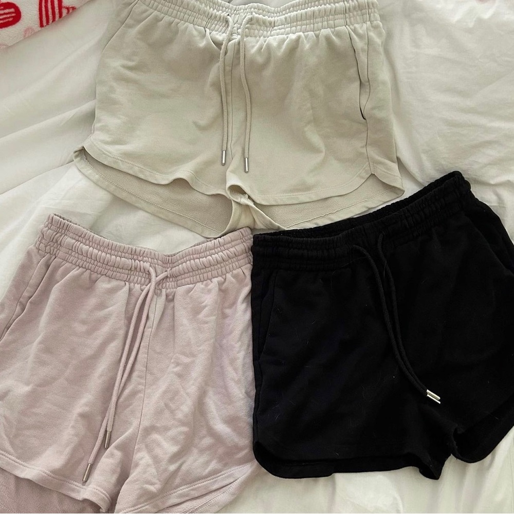 H&M Women's Lounge Shorts Trio - Cream, Blush, Black

ONLY BLACK IS LEFT
